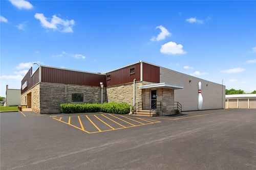 1010 E St, Charleston, IL, 61920-2524 | Card Image