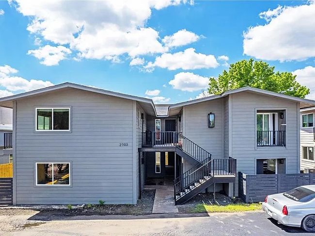 Front of apartment | Image 7