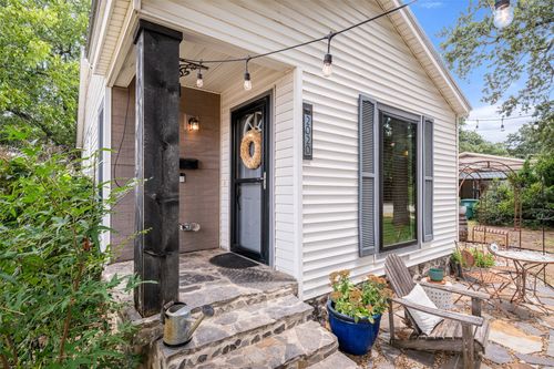 2020 Watauga Ct W, Fort Worth, TX, 76111-1641 | Card Image