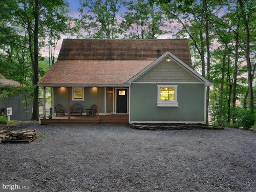818 Wynonah Dr, AUBURN, PA, 17922-9403 | Card Image