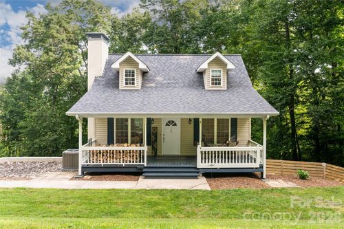 8 Coffey Pl, Asheville, NC, 28806-9585 | Card Image