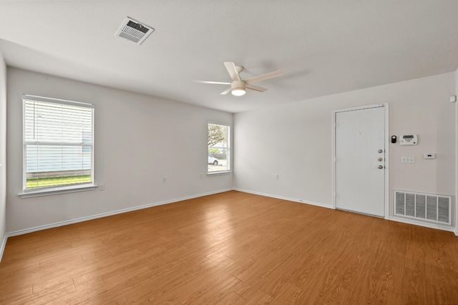 402 Colonial Park Blvd, House other with 3 bedrooms, 2 bathrooms and 2 parking in Austin TX | Image 8
