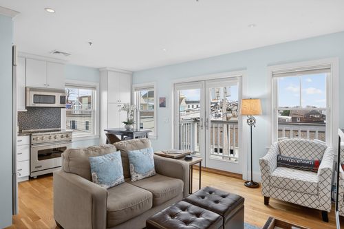 9-333 Commercial St, Provincetown, MA, 02657-2219 | Card Image