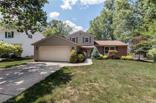 6182 Stafford Dr, North Olmsted, OH, 44070-4851 | Card Image