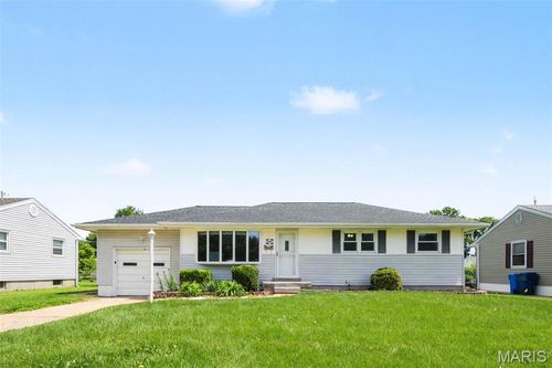 245 Jeanette Dr, Florissant, MO, 63031-5328 | Card Image