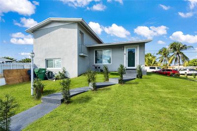 3800 Nw 185th Ter, House other with 5 bedrooms, 3 bathrooms and null parking in Miami Gardens FL | Image 1