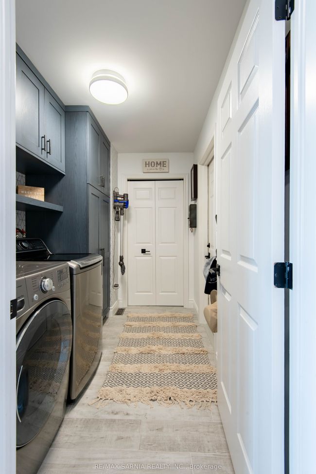 4062 Bluepoint Dr, House other with 3 bedrooms, 3 bathrooms and 4 parking in Town Of Plympton Wyoming ON | Image 32