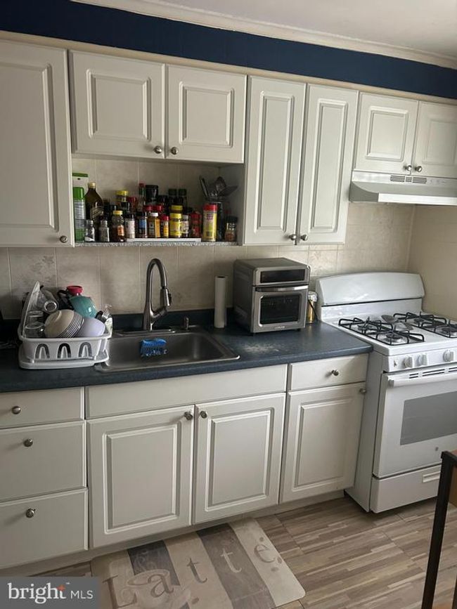 2927 Line St, Townhouse with 3 bedrooms, 1 bathrooms and null parking in CAMDEN NJ | Image 4
