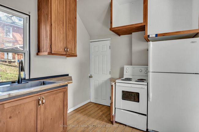 617 Aylmer St N, House other with 3 bedrooms, 2 bathrooms and 2 parking in Peterborough ON | Image 12