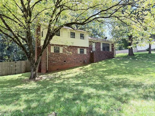 931 Pineborough Rd, Charlotte, NC, 28212-7048 | Card Image