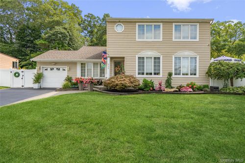 939 Manor Ln, Bay Shore, NY, 11706-7514 | Card Image