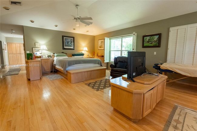 8001 Sw 133 Rd St, House other with 3 bedrooms, 3 bathrooms and null parking in Pinecrest FL | Image 8