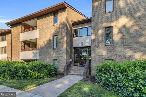 t2-527 Florida Ave, HERNDON, VA, 20170-4921 | Card Image
