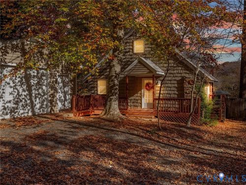 7048 Lakeshore Dr, Quinton, VA, 23141-1221 | Card Image