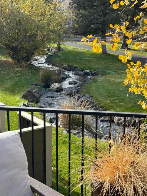 1302 Highland View Loop, Redmond, OR, 97756-7412 | Card Image