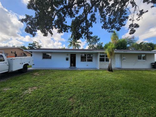 9438 Sw 51st St, Cooper City, FL, 33328-4104 | Card Image