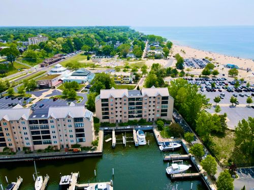 1a-240 Water St, Saint Joseph, MI, 49085-1175 | Card Image