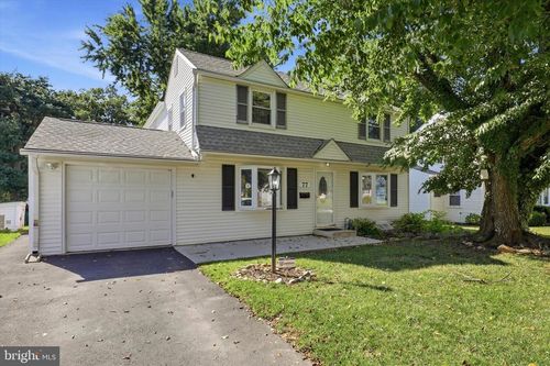 77 Woodlawn Rd, WARMINSTER, PA, 18974-5375 | Card Image