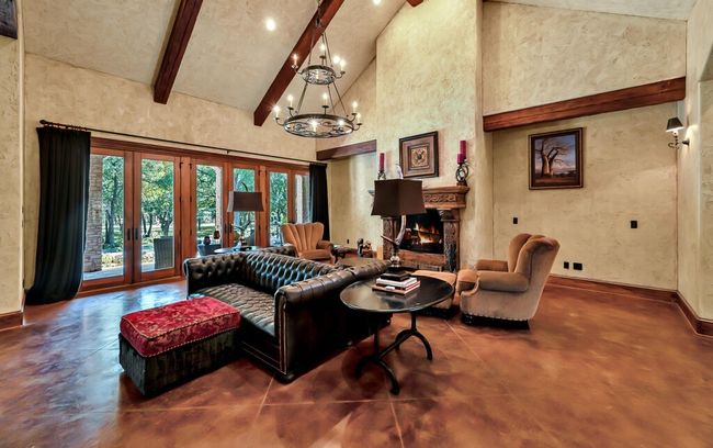 565 Lost Hunters Cyn, House other with 5 bedrooms, 5 bathrooms and 3 parking in China Spring TX | Image 12