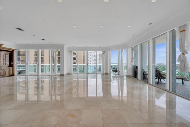 8B - 10101 Collins Ave, Condo with 2 bedrooms, 3 bathrooms and null parking in Bal Harbour FL | Image 8