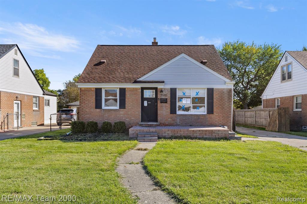 Mackinac St, Roseville, MI 48066