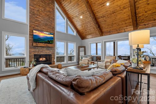 94 Silver Fox Rdg, Beech Mountain, NC, 28604-6660 | Card Image