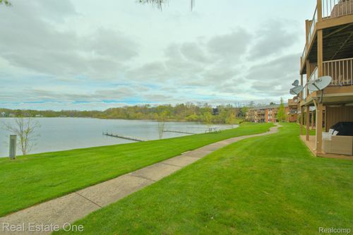 unit-41-1944 Klingensmith Rd, Bloomfield Hills, MI, 48302-0267 | Card Image