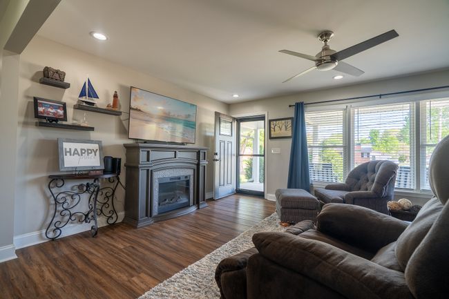 703 Brenda Ave, House other with 3 bedrooms, 2 bathrooms and null parking in Loretto TN | Image 5