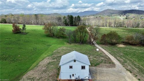 322 Layell Rd, Elkin, NC, 28621-8231 | Card Image