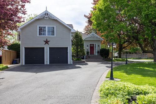83 Cassels Rd E, Whitby, ON, L1M1C6 | Card Image