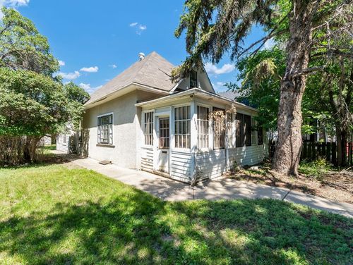 1054 Yuill St Se, Medicine Hat, AB, T1A0Z2 | Card Image