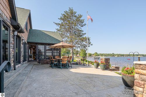 6890 Jessie Dr, Saint Helen, MI, 48656-9375 | Card Image