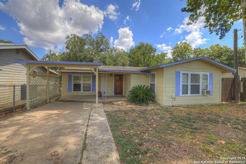 1015 Reiley Rd, Seguin, TX, 78155-1357 | Card Image