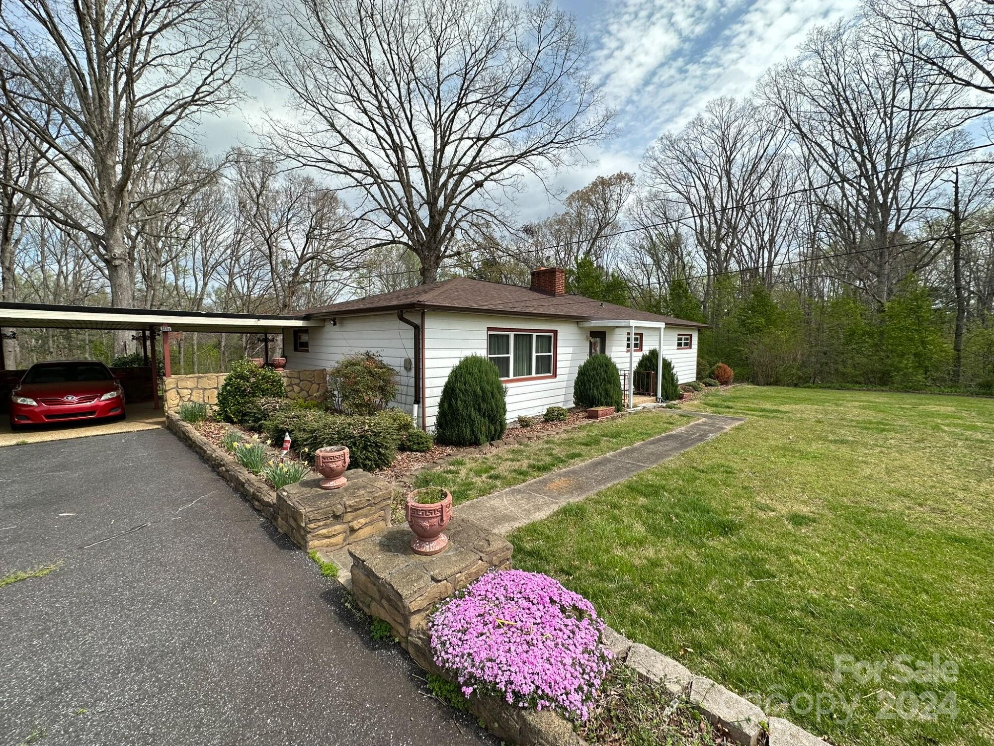 Greenfield St, Hildebran, NC 28637