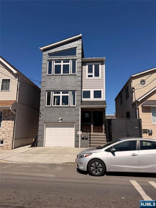 12 Rome St, Newark, NJ, 07105-3318 | Card Image