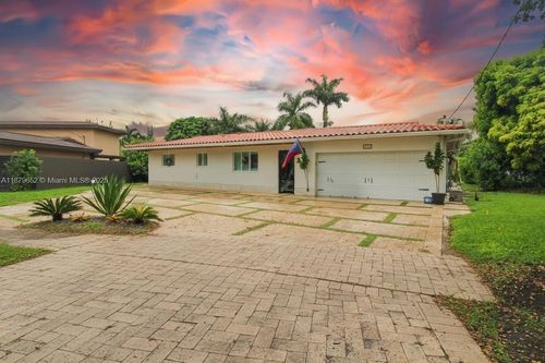 15000 Egan Ln, Miami Lakes, FL, 33014-2716 | Card Image