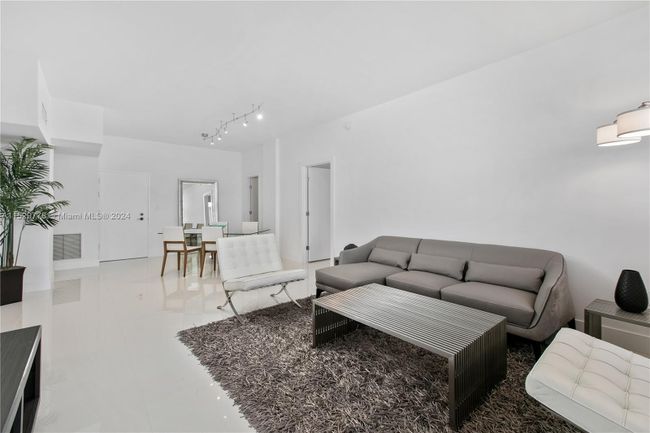 PH15 - 800 West Ave, Condo with 3 bedrooms, 2 bathrooms and null parking in Miami Beach FL | Image 6