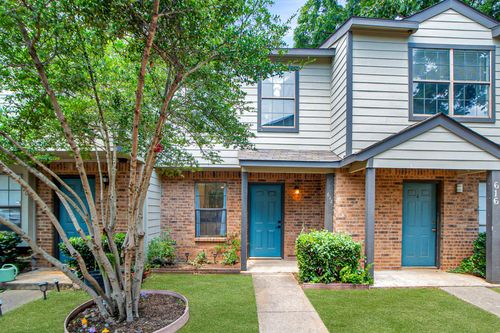 618 W Collins St, Denton, TX, 76201-7171 | Card Image