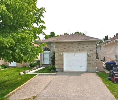 415 Irwin St, Midland, ON, L4R2V6 | Card Image