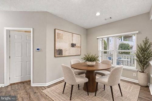 15-14300 Grape Holly Grv, CENTREVILLE, VA, 20121-5816 | Card Image