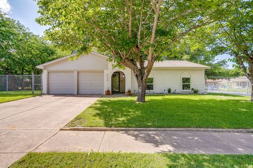 900 Vaughn Dr, Burleson, TX, 76028-5117 | Card Image