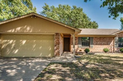 6504 Simmons Road, House other with 3 bedrooms, 2 bathrooms and null parking in North Richland Hills TX | Image 2