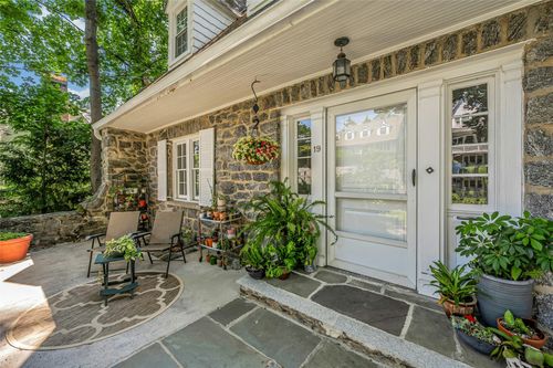 19 Mountain Ave, Larchmont, NY, 10538-1908 | Card Image
