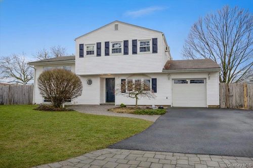 3 Carlton Rd, Orangeburg, NY, 10962-1401 | Card Image