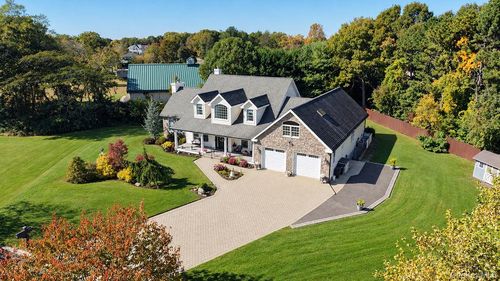 7 Heller Court, Islip, NY, 11716 | Card Image