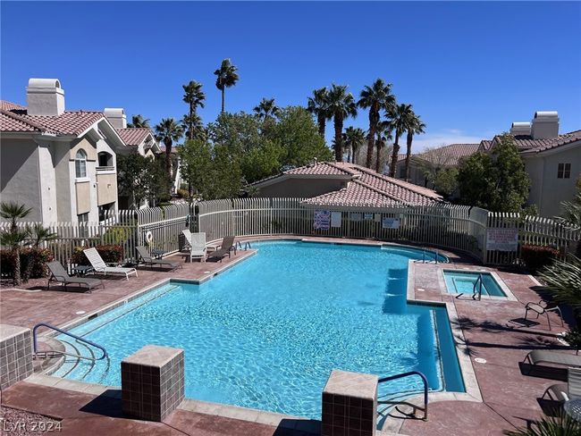 Community Pool & Spa | Image 32