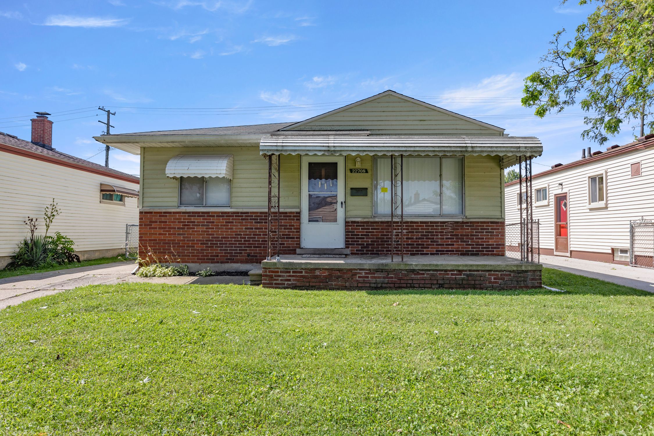 Lake Dr, Saint Clair Shores, MI 48082