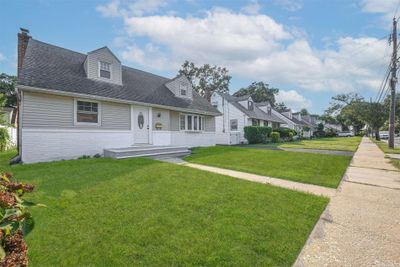 62 Alabama Avenue, House other with 4 bedrooms, 2 bathrooms and null parking in Hempstead NY | Image 2