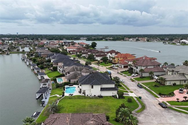 Easy access to 146, to take you to Houston or Galveston. Fine dining is just a short boat or car ride away! | Image 21