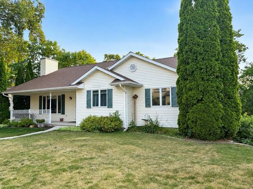 404 Bittersweet Ln, Plymouth, WI, 53073-2551 | Card Image
